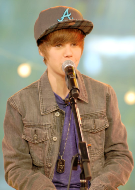 justin bieber pictures new. JUSTIN BIEBER#39;s favourite hat