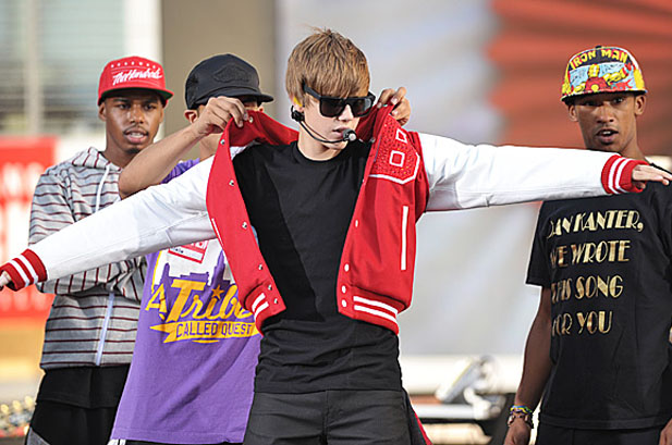 justin bieber on stage performing. 10) when Justin Bieber took to